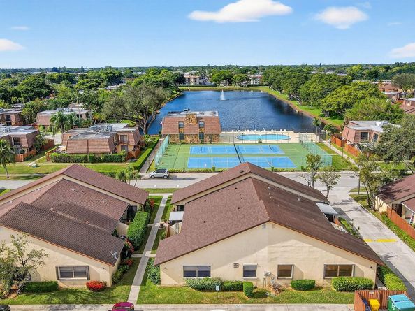 484 Springdale Circle 48d, Palm Springs FL 33461