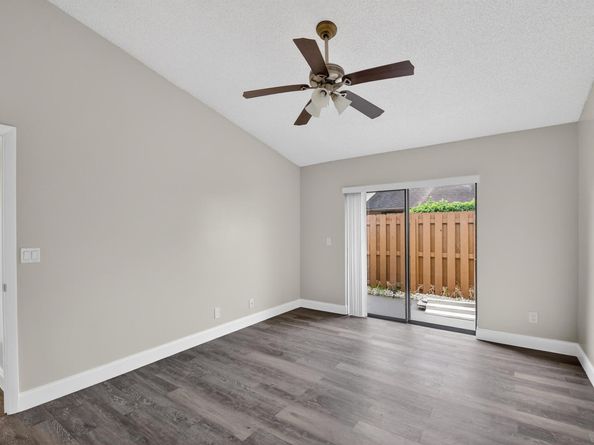 484 Springdale Circle 48d, Palm Springs FL 33461