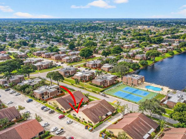 484 Springdale Circle 48d, Palm Springs FL 33461