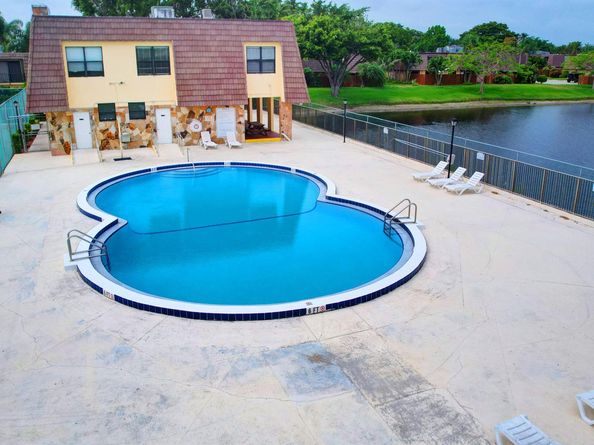 484 Springdale Circle 48d, Palm Springs FL 33461