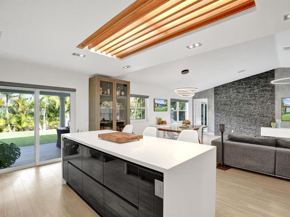 809 SE 13th Court, Deerfield Beach FL 33441