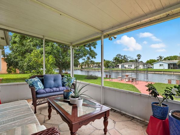 9407 NW 70th Pl, Tamarac FL 33321