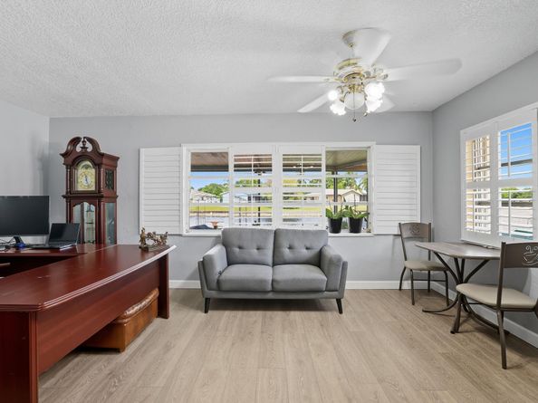9407 NW 70th Pl, Tamarac FL 33321