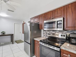 9407 NW 70th Pl, Tamarac FL 33321