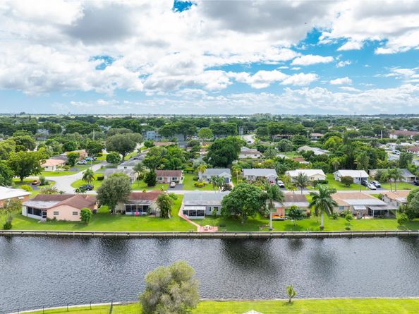 9407 NW 70th Pl, Tamarac FL 33321