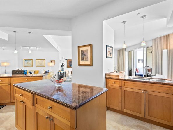 615 Bayshore Dr 301, Fort Lauderdale FL 33304