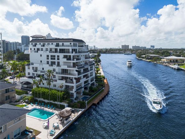 615 Bayshore Dr 301, Fort Lauderdale FL 33304