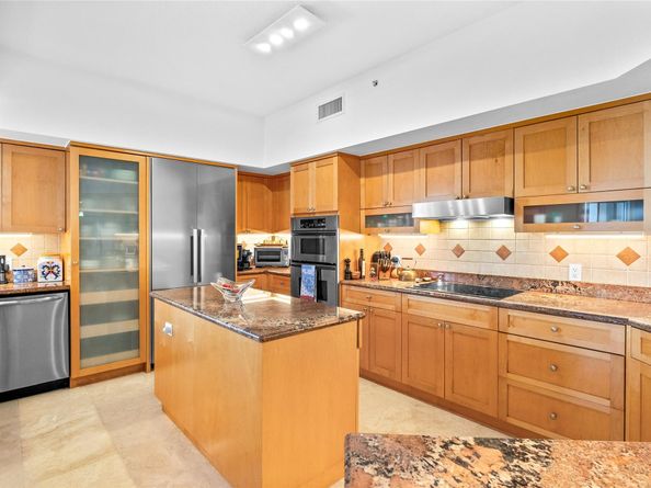 615 Bayshore Dr 301, Fort Lauderdale FL 33304