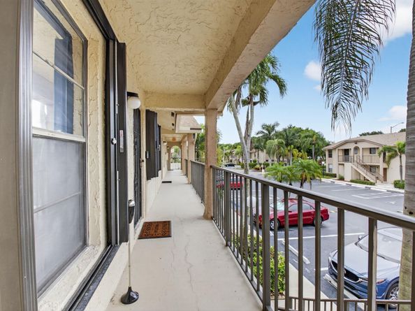 9430 Boca Cove Cir 214, Boca Raton FL 33428