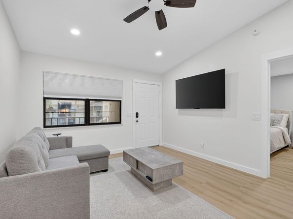 9430 Boca Cove Cir 214, Boca Raton FL 33428