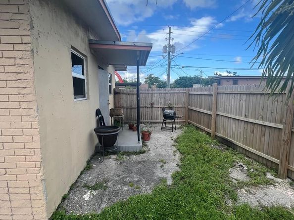 701 NW 21st Ter, Fort Lauderdale FL 33311