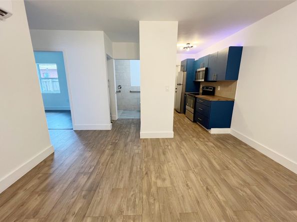 701 NW 21st Ter, Fort Lauderdale FL 33311