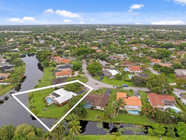 8675 NW 28th Drive, Coral Springs FL 33065