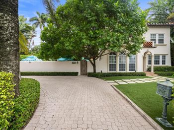 252 Seaspray Avenue