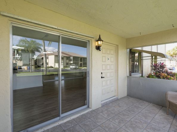 3487 La Palmas Court D1, Greenacres FL 33463