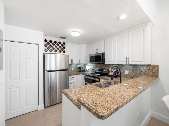 7127 Sportsmans Dr, North Lauderdale FL 33068