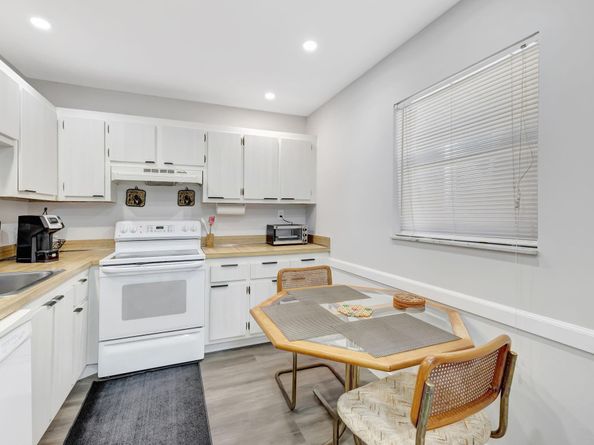 2800 Somerset Drive 218j, Lauderdale Lakes FL 33311