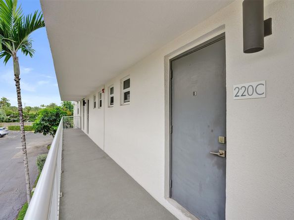 Undisclosed Address #FX-10535958, Oakland Park FL 33308