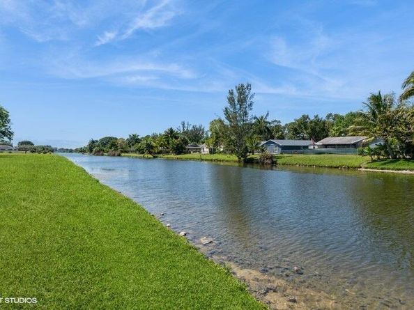 148 Village Walk Drive 24, Royal Palm Beach FL 33411