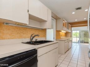 148 Village Walk Drive 24, Royal Palm Beach FL 33411