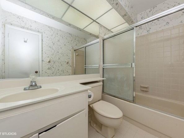 148 Village Walk Drive 24, Royal Palm Beach FL 33411