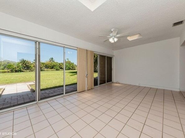 148 Village Walk Drive 24, Royal Palm Beach FL 33411