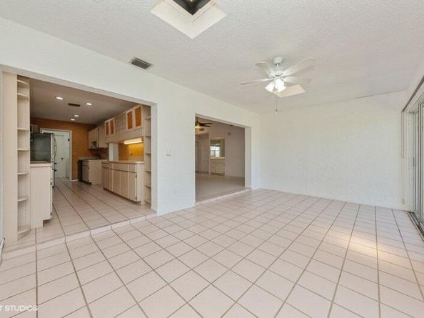 148 Village Walk Drive 24, Royal Palm Beach FL 33411