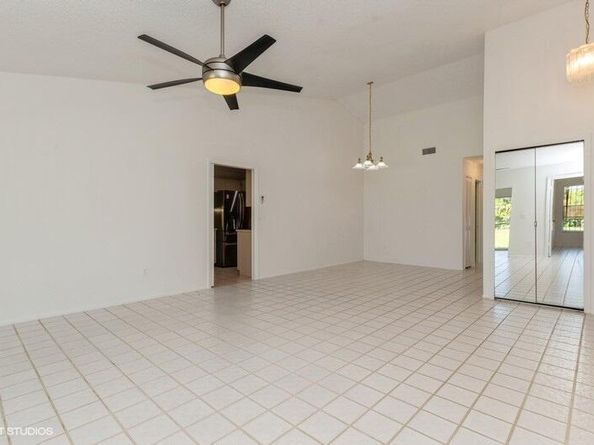 148 Village Walk Drive 24, Royal Palm Beach FL 33411