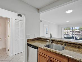 2201 SE 9th St 106, Pompano Beach FL 33062