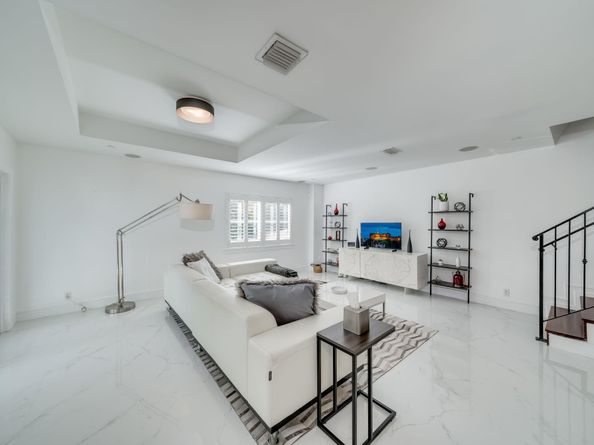 1112 NE 17th Way 1112, Fort Lauderdale FL 33304