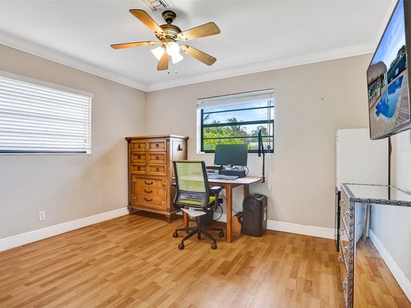 4221 NE 13th Ave, Oakland Park FL 33334