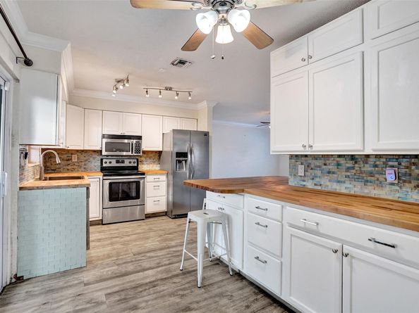 4221 NE 13th Ave, Oakland Park FL 33334