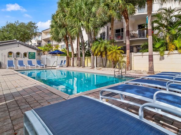 1900 Oceanwalk Ln 136, Lauderdale By The Sea FL 33062