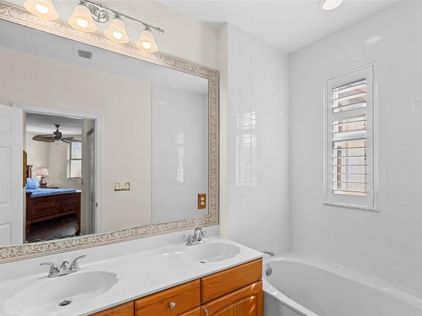 1900 Oceanwalk Ln 136, Lauderdale By The Sea FL 33062