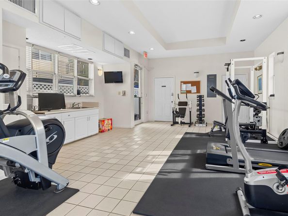 1900 Oceanwalk Ln 136, Lauderdale By The Sea FL 33062