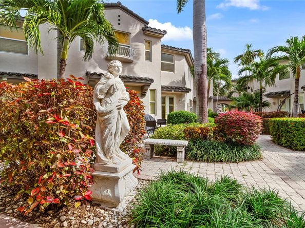 1900 Oceanwalk Ln 136, Lauderdale By The Sea FL 33062