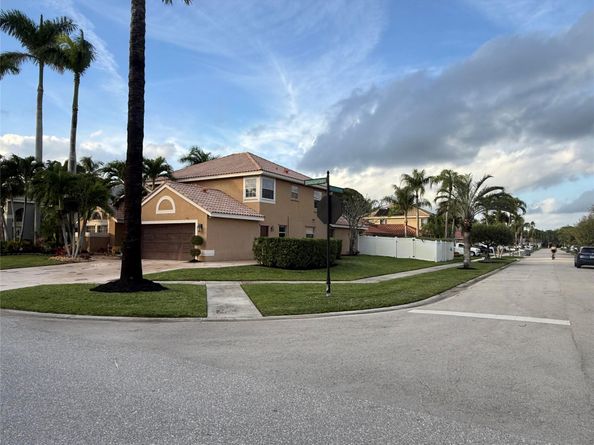 5532 Descartes Cir, Boynton Beach FL 33472