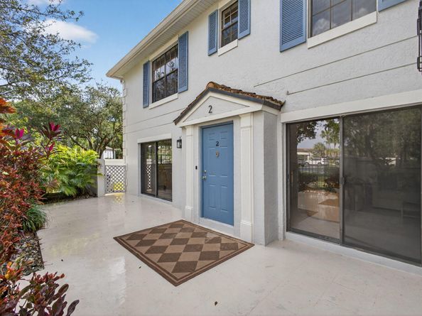 357 Prestwick Circle 2, Palm Beach Gardens FL 33418