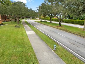 234 Charter Way, West Palm Beach FL 33407