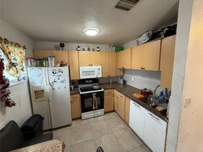 1028 NW 24th St, Miami FL 33127