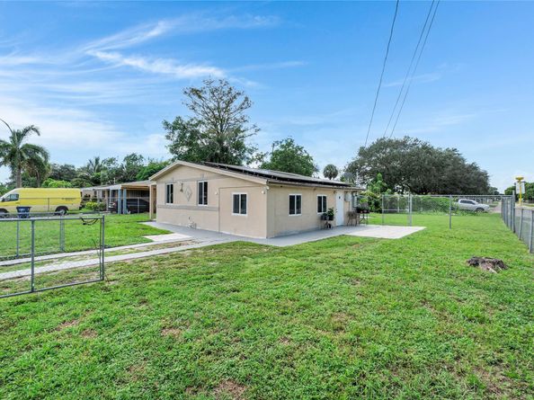 891 NW 34th Ter, Lauderhill FL 33311