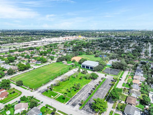 891 NW 34th Ter, Lauderhill FL 33311