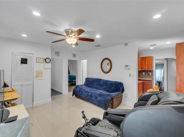 891 NW 34th Ter, Lauderhill FL 33311