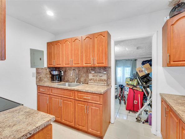 891 NW 34th Ter, Lauderhill FL 33311