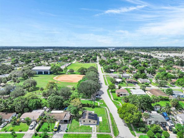 891 NW 34th Ter, Lauderhill FL 33311