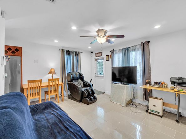 891 NW 34th Ter, Lauderhill FL 33311