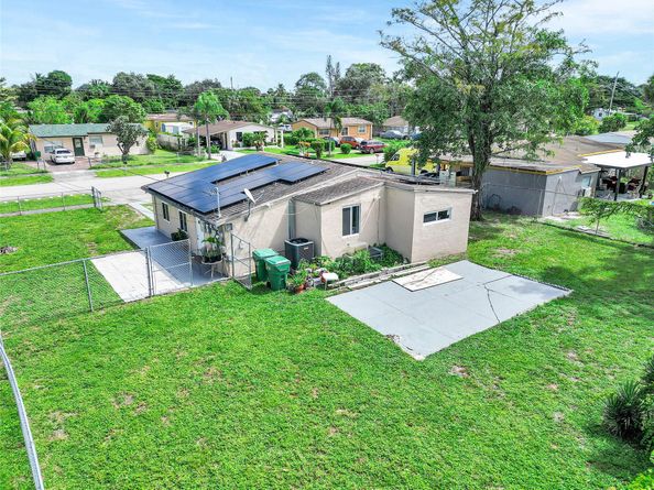 891 NW 34th Ter, Lauderhill FL 33311