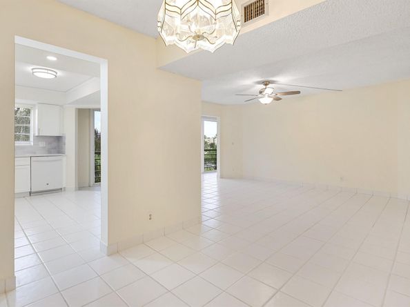 3810 Via Poinciana 404, Lake Worth FL 33467