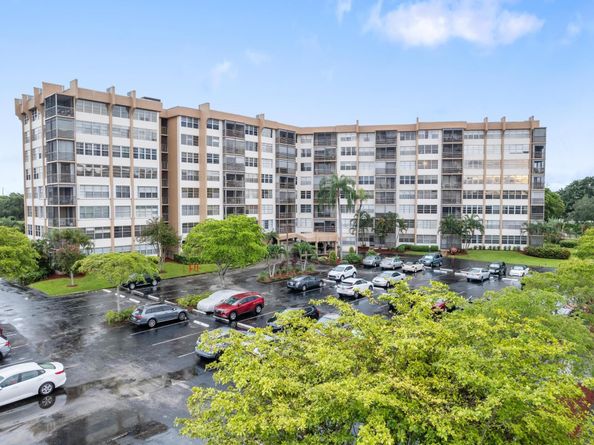 1200 Saint Charles Pl PH7, Pembroke Pines FL 33026