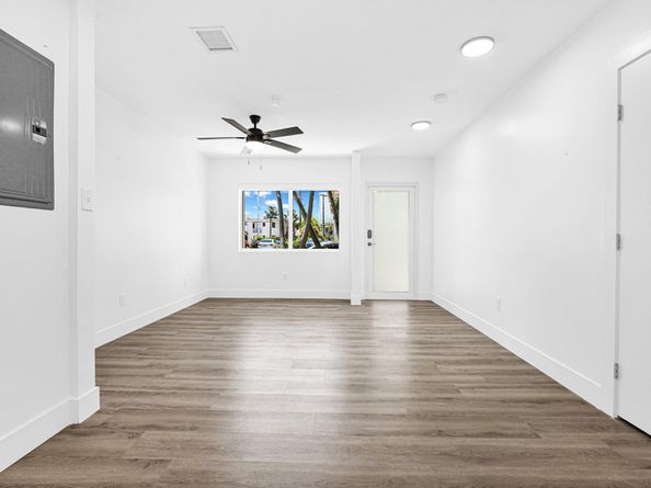 725 81st St, Miami Beach FL 33141